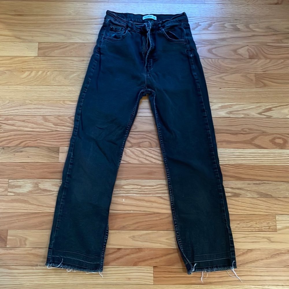 Pull and Bear size 4 straight leg cropped frayed hem jeans